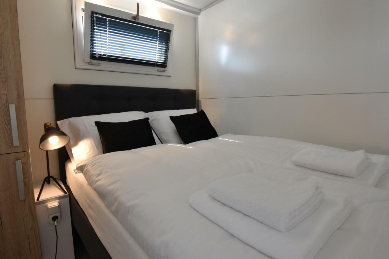 Cosy Floating Boatlodge Athene Maastricht Exterior photo