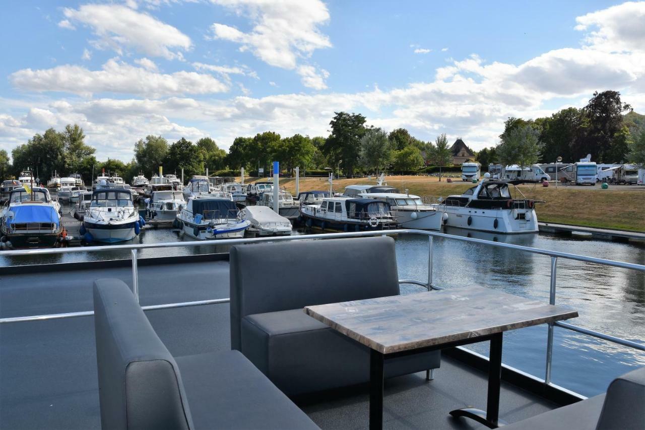 Cosy Floating Boatlodge Athene Maastricht Exterior photo